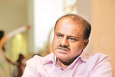 ஏழு மணிக்கு ஆளுநரைச் சந்தித்து ராஜிநாமா?: கர்நாடக முதல்வர் குமாரசாமியைச் சுற்றும் சந்தேகங்கள் 