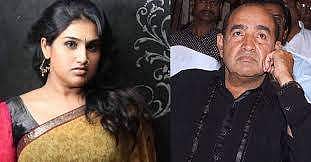 திரைப்படங்களில் பாசத்தந்தையாக முன்னிறுத்தப்பட்ட விஜயகுமார் சொந்த மகள் விஷயத்தில் வில்லனானது ஏன்?