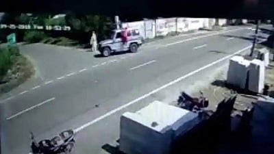 ஜீப்பின் மேற்கூரையில் கட்டி வைத்து அழைத்து வரப்பட்ட இளம்பெண்: பஞ்சாப் போலீஸ் பயங்கரம்  