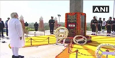 கோனார்க் போர் நினைவு சின்னத்தில் பிரதமர் மரியாதை