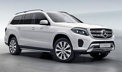 வைர நிறுவன ஊழியர்களுக்கு ரூ.3 கோடி மதிப்புள்ள சொகுசு கார்களை பரிசளித்து மகிழ்வித்த வைர வியாபாரி!