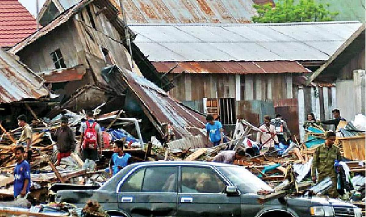 நிலநடுக்கம் தாக்கிய இந்தோனேசியாவில் சிறைச்சாலைகளைத் தகர்த்துத் தப்பிய கைதிகள்