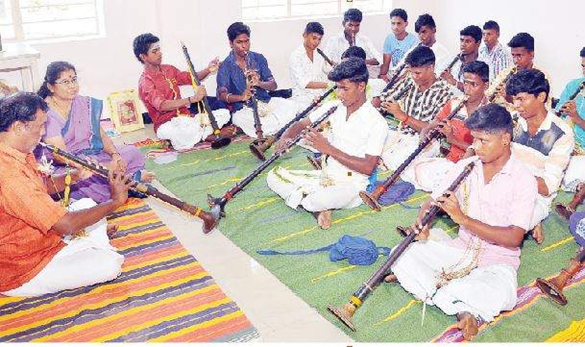 அரசு இசைப் பள்ளிகளில் குறைந்துவரும் மாணவர் சேர்க்கை!: பகுதிநேர வகுப்புகளாக மாற்ற நடவடிக்கை எடுக்கப்படுமா?