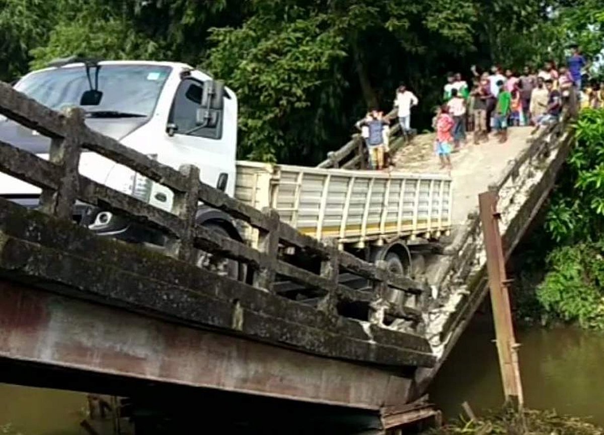 மேற்கு வங்கத்தில் ஒரே வாரத்தில் இரண்டாவது பாலம் இடிந்து விழுந்து விபத்து