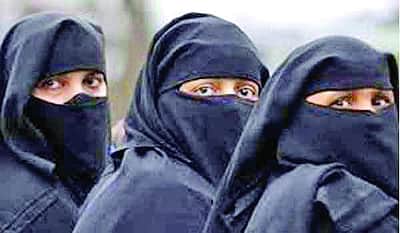 கேரம் போர்டுக்காக நடு ரோட்டில் வைத்து முத்தலாக் கூறி மனைவியை விவாகரத்து செய்த நபர்!