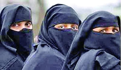 கேரம் போர்டுக்காக நடு ரோட்டில் வைத்து முத்தலாக் கூறி மனைவியை விவாகரத்து செய்த நபர்!