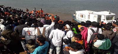 மகாராஷ்டிராவில் நர்மதை ஆற்றில் படகு கவிழ்ந்து விபத்து: 6 பேர் பலி 