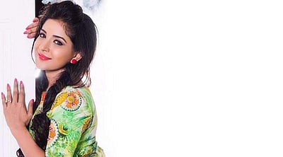 சாக்ஷி அகர்வால்