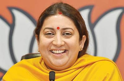 ஸ்மிருதி இரானி பட்டப்படிப்பு முடித்தாரா? இல்லையா?: மீண்டும் சர்ச்சைக்குள்ளாகும் மத்திய அமைச்சரின் கல்வித்தகுதி! 