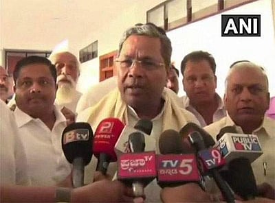 கர்நாடகா அரசியலில் பரபரப்பு: இன்று மீண்டும் காங்கிரஸ் எம்எல்ஏக்கள் கூட்டம்- சித்தராமையா அவசர அழைப்பு 