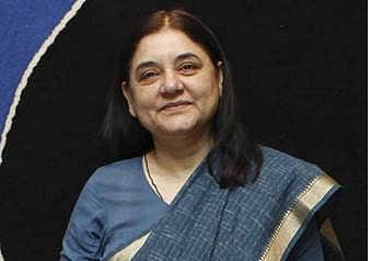 வேட்பாளர்களிடம் பணம் பெற்றுக் கொண்டு தொகுதியை விற்பவர்தான் மாயாவதி: மேனகா காந்தி பகீர் புகார்