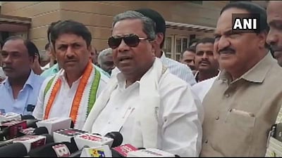 பிரக்யா தாகூர் 100 சதவீத ஆர்எஸ்எஸ் பயங்கரவாதி: சித்தராமையா