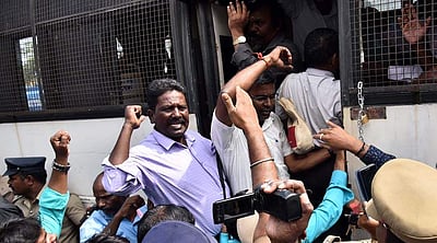 ஆசிரியர்கள் போராட்டம் ஆயிரக்கணக்கானோர் கைது