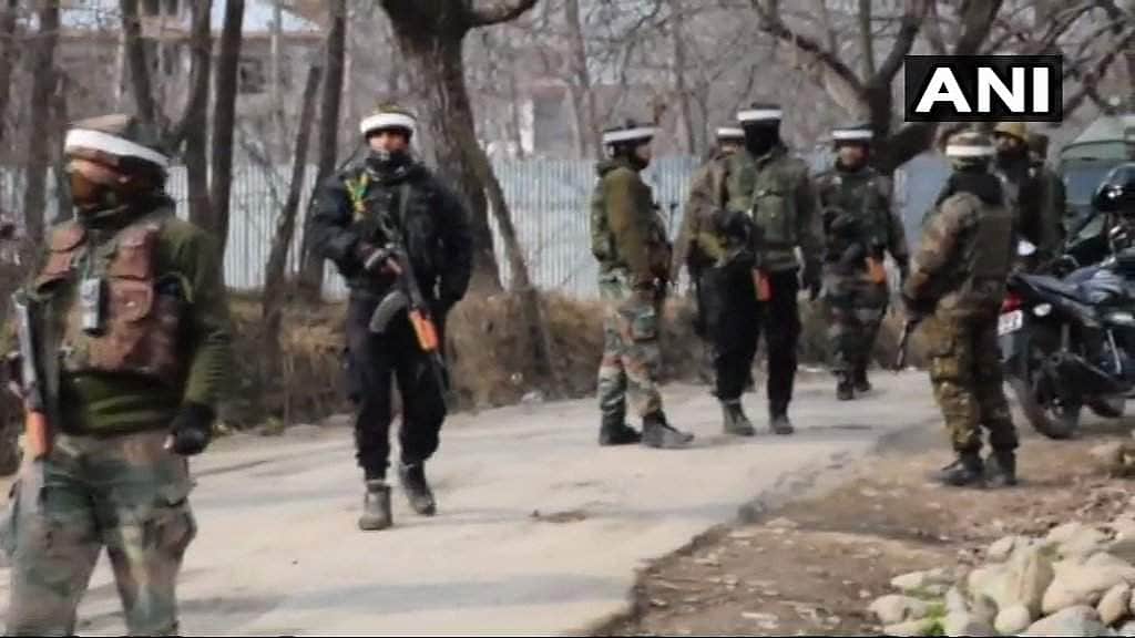 சீனப் படைகள் குவிப்பு; லடாக் எல்லையில் படைப்பலத்தை அதிகரித்தது இந்தியா