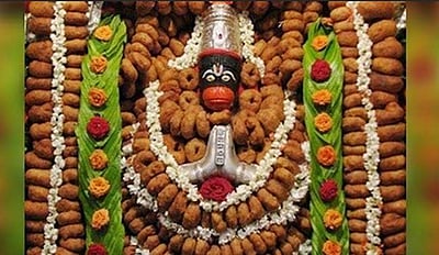 வெளிநாடு செல்ல விசா கிடைக்கவில்லையா? ஆஞ்சநேயருக்கு வடைமாலை சாற்றி வழிபடுங்கள்!