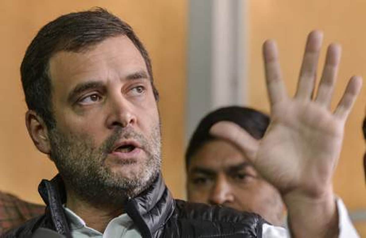 சிபிஐ இயக்குநரை பதவி நீக்கம் செய்ய பிரதமர் அவசரம் காட்டுவது ஏன் தெரியுமா?: ராகுல் காந்தி