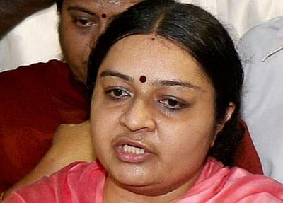 அரசியலில் இருந்து விலகுகிறேன்; யாரும் தொந்தரவு செய்ய வேண்டாம்: அறிவித்தார் தீபா