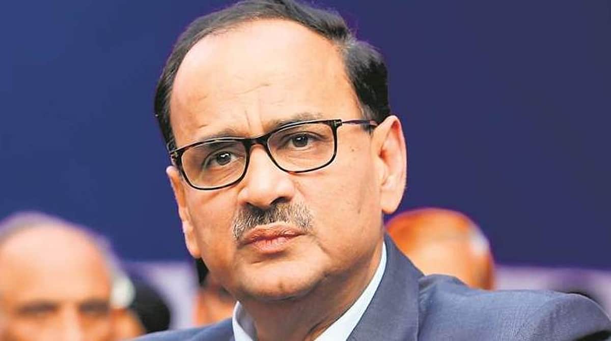 சிபிஐ இயக்குநர் பதவியில் இருந்து மாற்றப்பட்ட அலோக் வர்மா ராஜினாமா