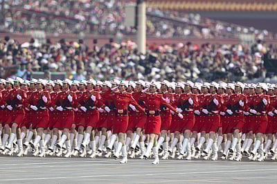  சீன மக்கள் குடியரசு நிறுவப்பட்ட 70-வது ஆண்டு ! கோலாகலக் கொண்டாட்டம்