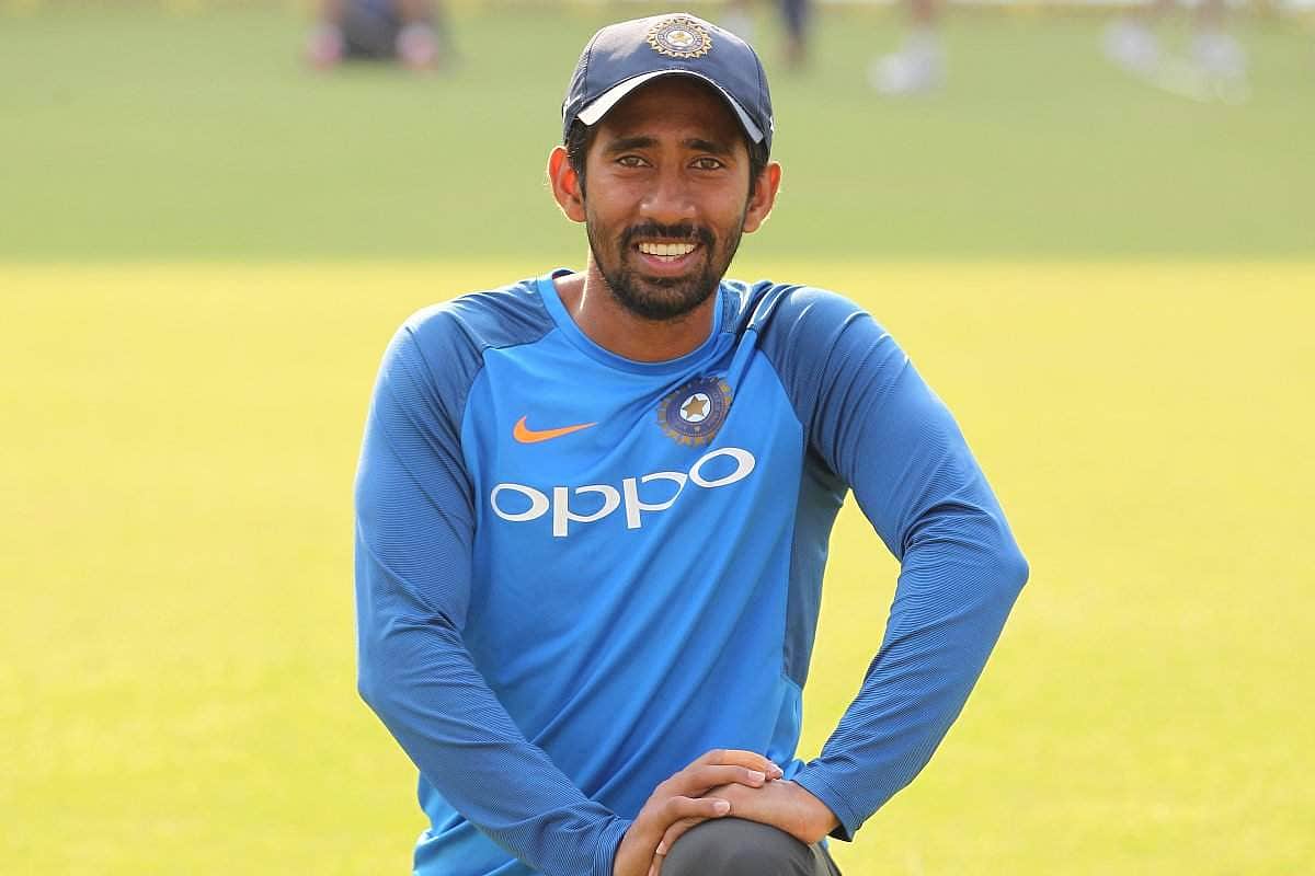 முதல் டெஸ்டிலிருந்து ரிஷப் பந்த் நீக்கம்; சாஹா விக்கெட் கீப்பராகச் செயல்படுவார் என கோலி அறிவிப்பு