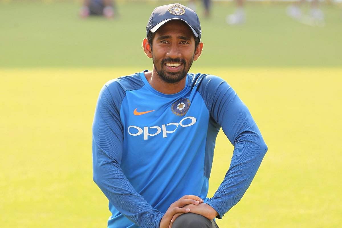 முதல் டெஸ்டிலிருந்து ரிஷப் பந்த் நீக்கம்; சாஹா விக்கெட் கீப்பராகச் செயல்படுவார் என கோலி அறிவிப்பு