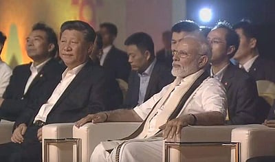 கடற்கரை கோயிலில் கலை நிகழ்ச்சிகளை கண்டு ரசித்த பிரதமர் மற்றும் சீன அதிபர்