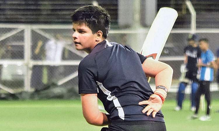 கூந்தலைத் துறந்த சிறுமி!