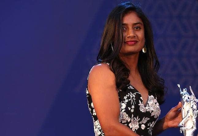 தமிழனாக வாழ்வது பெருமை. ஆனால்..: தமிழில் ட்வீட் செய்து ரசிகருக்குப் பதில் அளித்த மிதாலி ராஜ்