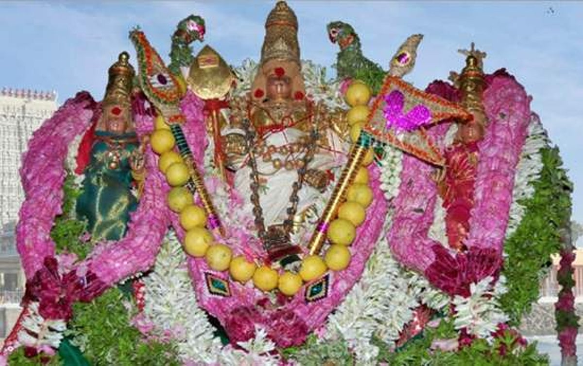 திருச்செந்தூரில் நாளை சூரசம்ஹாரம்: அலைகடலெனத் திரளும் பக்தர்கள்!