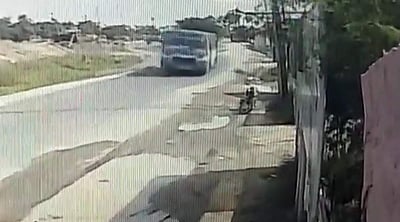 ஓடும் பேருந்திலிருந்து குழந்தை தவறிவிழுந்து பலி: ஓட்டுநர், நடத்துநர் பணியிடை நீக்கம்