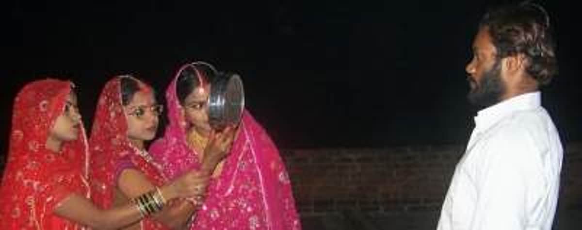 ஒரே நபரைத் திருமணம் செய்து கொண்ட மூன்று சகோதரிகள்: இது மத்தியபிரதேச விநோதம்