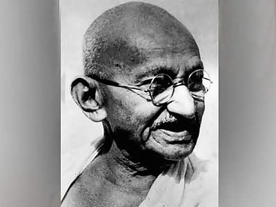 மகாத்மா காந்தி வாசகர் கவிதை பகுதி 3