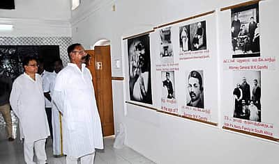 மதுரையில் அண்ணல் காந்தியடிகள் வருகை தந்த இடங்களில் தினமணியின் அஞ்சலி
