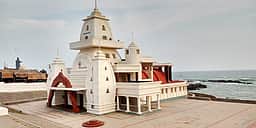 குமரி காந்தி மண்டபத்தில் நாளை சூரிய ஒளி விழும் அபூா்வ நிகழ்வு