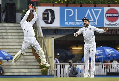 இரண்டே ஓவரில் தொடக்க ஆட்டக்காரர்கள் காலி: போதிய வெளிச்சமின்மையால் இன்றும் ஆட்டம் நிறுத்தம்!