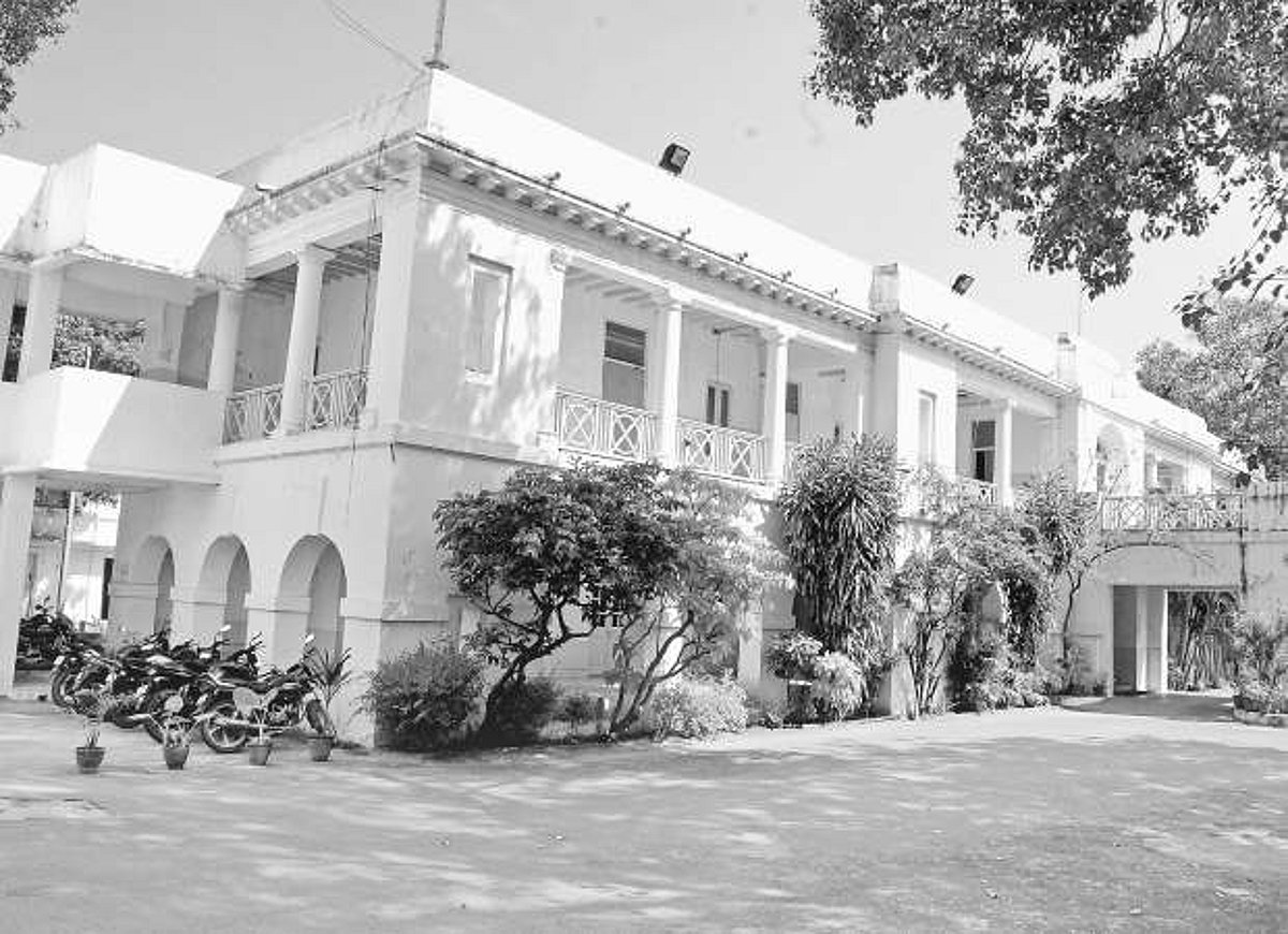 விருந்தினர் விடுதி அறையில் லோக் ஆயுக்த அலுவலகம்: பழைய பணியிடத்திலேயே தொடரும் 100 அதிகாரிகள்-அலுவலர்கள்