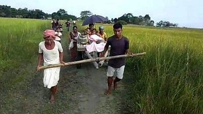 பிரசவ வலியுடன் குதிரை வண்டியில் 8 கிமீ தூரம் பயணித்த கர்ப்பிணி பெண்! அசாம் முதல்வர் தொகுதியின் அவலம் இது..