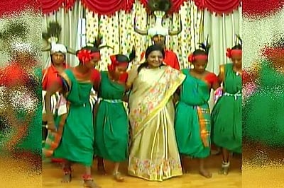 தெலங்கானாவில் பழங்குடியின பெண்களுடன் ஆளுநர் தமிழிசை நடனம்