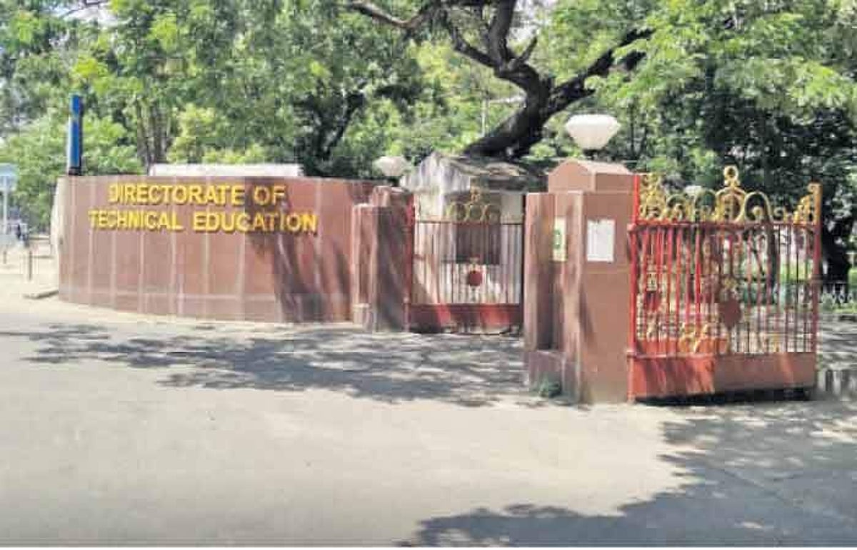 அனுபவச் சான்று பெறுவதில் சிக்கல்: ஆசிரியர் தேர்வு வாரிய விண்ணப்பதாரர்கள் புகார் தெரிவிக்க கட்டுப்பாட்டு அறை