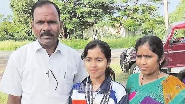 சிலம்பத்தில் உலக சாதனை படைத்த கீர்த்தனா..!