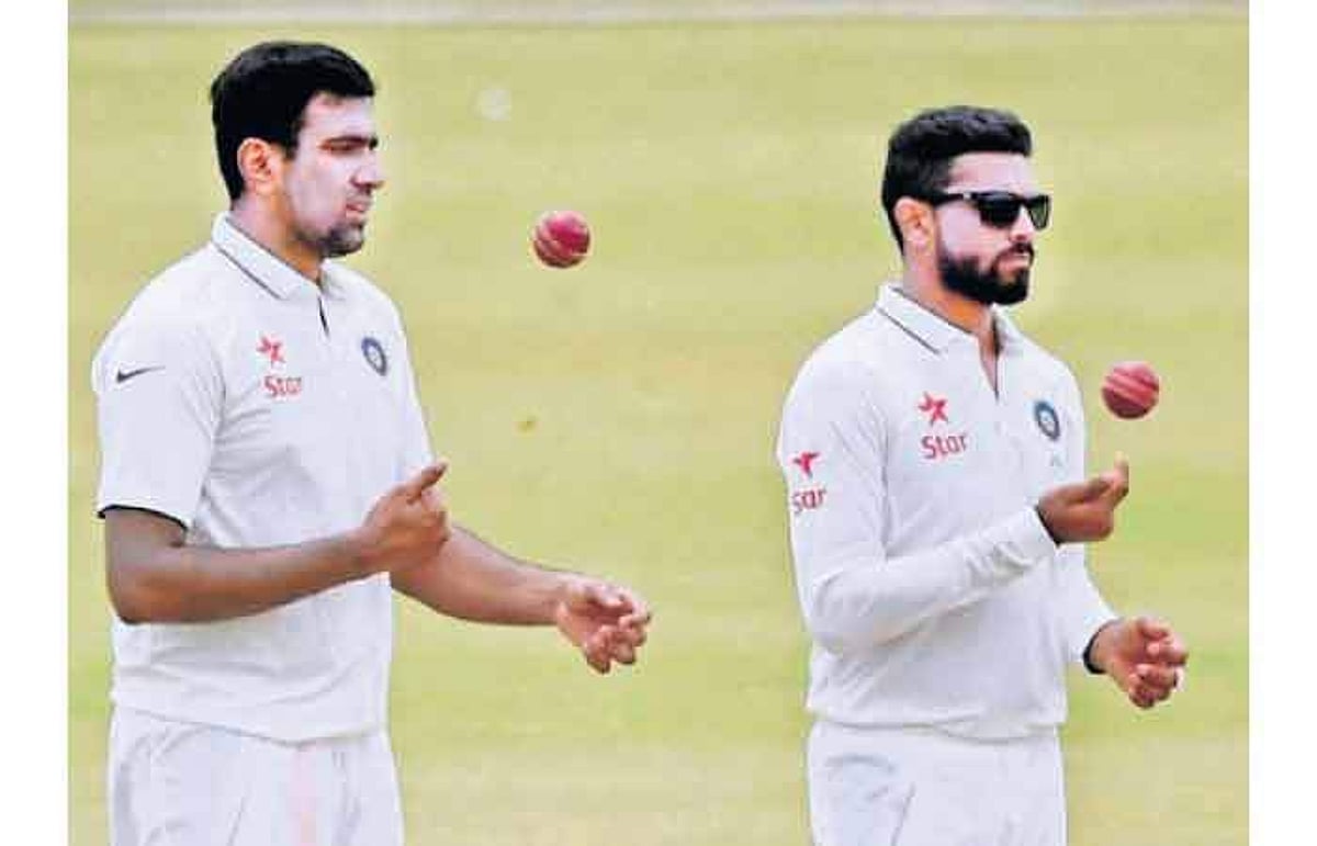 எதிரணியை ஆட்டம் காண வைத்த இந்திய பந்துவீச்சாளர்கள்!