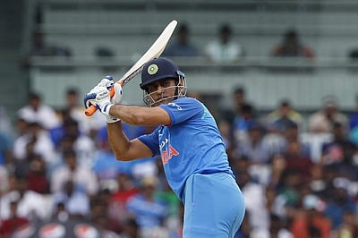 இந்திய அணிக்கு மீண்டும் திரும்ப திட்டம்: யு-23 அணி வீரர்களுடன் பயிற்சி பெறவுள்ள தோனி!