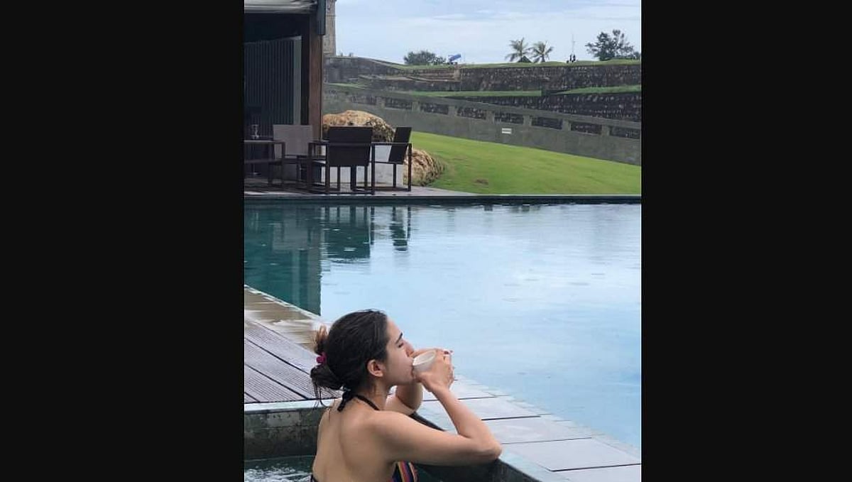 பிகினியில் கலக்கும் சாரா அலிகான்!