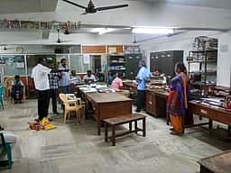 கொண்டலாம்பட்டி மண்டல அலுவலகத்தில் லஞ்ச ஒழிப்பு போலீஸாா் சோதனை