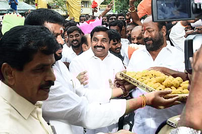 அதிமுக அமோக வெற்றி