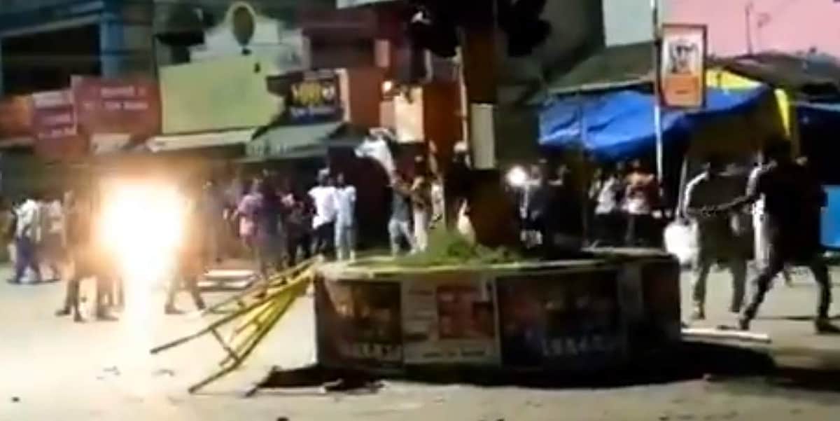 பிகில் முதல் காட்சி: கிருஷ்ணகிரியில் விஜய் ரசிகர்கள் ரகளை