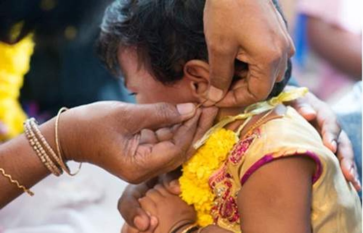 கர்ண பூஷணம் மற்றும் காதணி முக்கியமா?