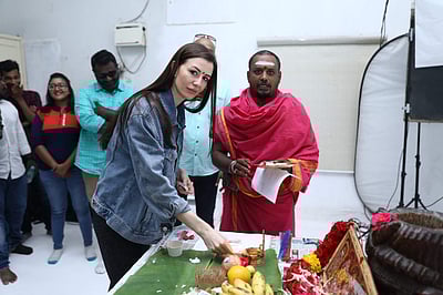 கரோலின் காமாட்சி - பாகம் I