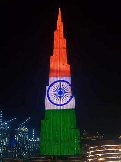 மகாத்மா காந்தியின் 150-வது பிறந்த நாள்: வண்ணங்களால் அஞ்சலி செலுத்திய புர்ஜ் கலீஃபா! 