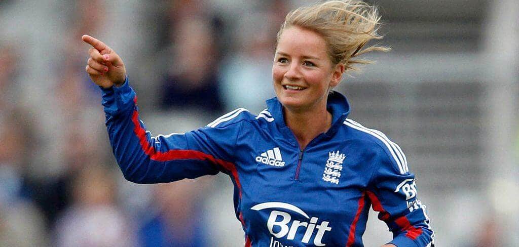 ட்விட்டரில் போட்டோ போட்ட பும்ரா: ஜாலியாக கலாய்த்த இங்கிலாந்து வீராங்கனை